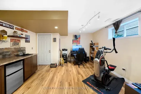 15 Edwards Drive Barrie ON L4N 9K6