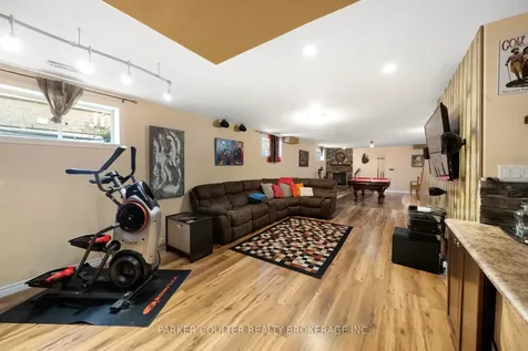 15 Edwards Drive Barrie ON L4N 9K6