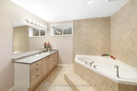 15 Edwards Drive Barrie ON L4N 9K6