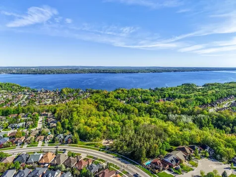 15 Edwards Drive Barrie ON L4N 9K6