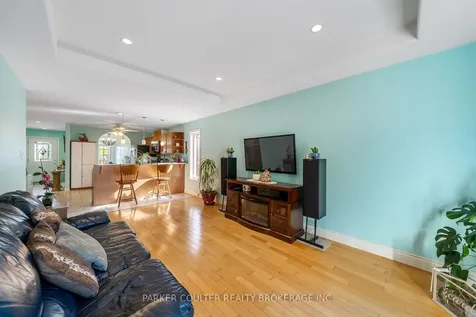 15 Edwards Drive Barrie ON L4N 9K6