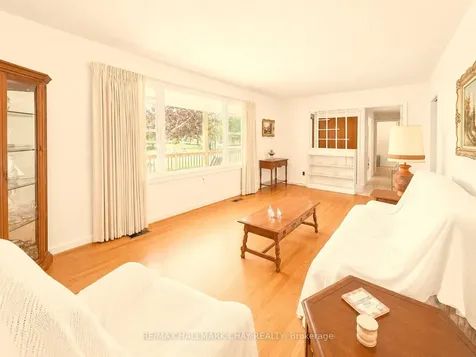 121 Rodney Street Barrie ON L4M 4C4