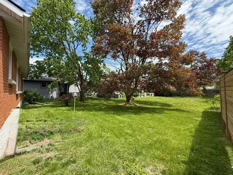 121 Rodney Street Barrie ON L4M 4C4