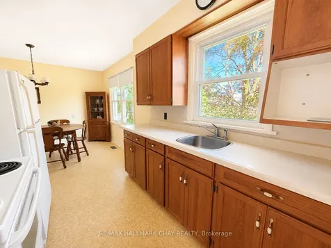 121 Rodney Street Barrie ON L4M 4C4