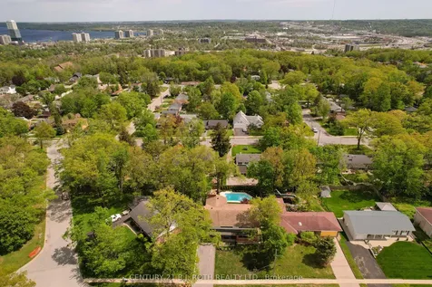 29 Castle Drive Barrie ON L4N 1P9
