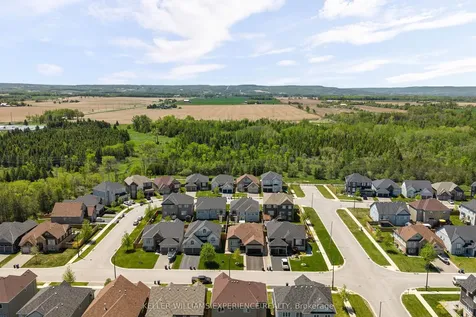 222 Lia Drive Clearview ON L0M 1S0