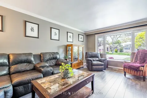 5 Fitzroy Terrace Barrie ON L4N 2Z2