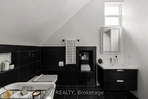 36 Sophia Street W Barrie ON L4N 1J3