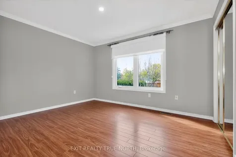 64 Gosney Crescent Barrie ON L4N 6T7