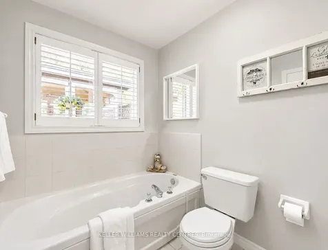 14 Gables Way Barrie ON L4N 8M3