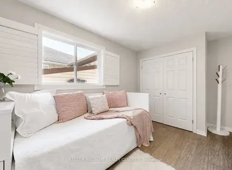 14 Gables Way Barrie ON L4N 8M3