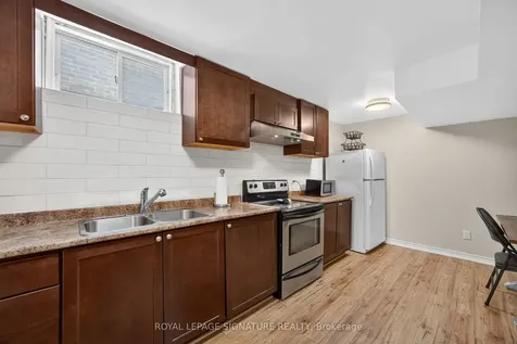 67 Penvill Trail Barrie ON L4N 5M8