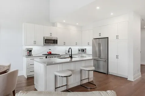 131 Trail Boulevard Springwater ON L9X 0S7