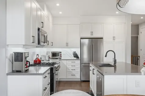 131 Trail Boulevard Springwater ON L9X 0S7