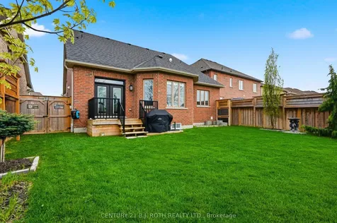 131 Trail Boulevard Springwater ON L9X 0S7