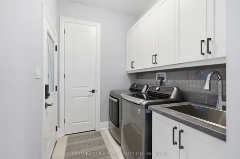131 Trail Boulevard Springwater ON L9X 0S7