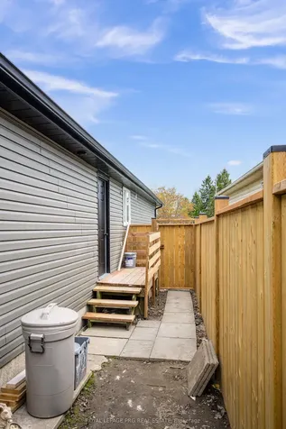 26 Hickling Trail Barrie ON L4M 5S4
