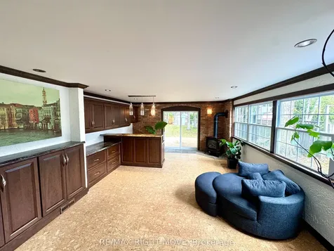 234 Oak Street Clearview ON L0M 1S0