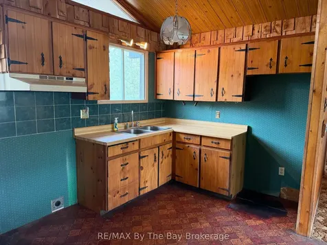288 Knox Road E Wasaga Beach ON L9Z 2T5