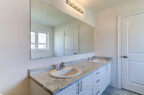 21 Lisa Street Wasaga Beach ON L9Z 1J9