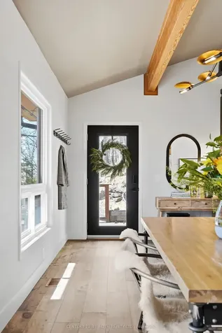 10 Pine Hill Oro-medonte ON L4M 4Y8