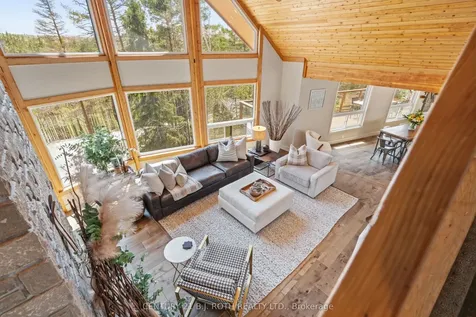10 Pine Hill Oro-medonte ON L4M 4Y8