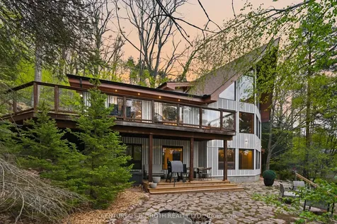 10 Pine Hill Oro-medonte ON L4M 4Y8