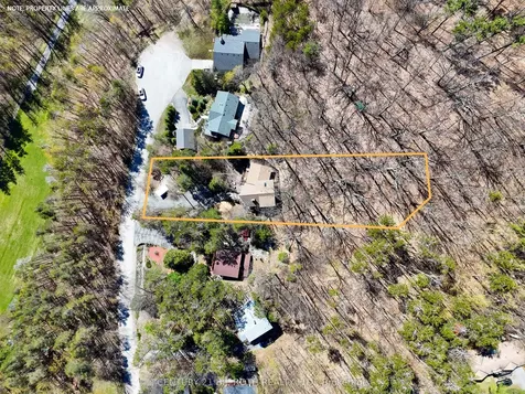 10 Pine Hill Oro-medonte ON L4M 4Y8