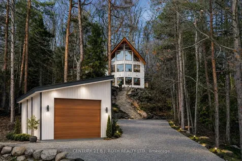 10 Pine Hill Oro-medonte ON L4M 4Y8