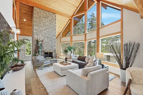 10 Pine Hill Oro-medonte ON L4M 4Y8