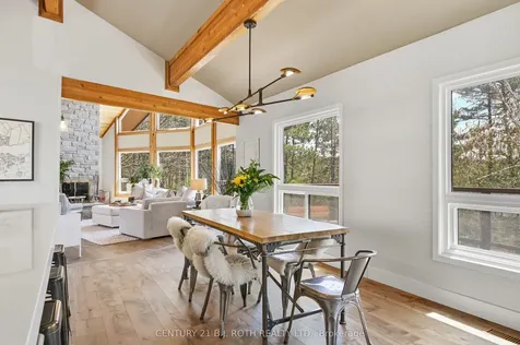 10 Pine Hill Oro-medonte ON L4M 4Y8