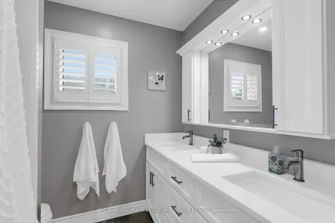 87 Cityview Circle Barrie ON L4N 7V1