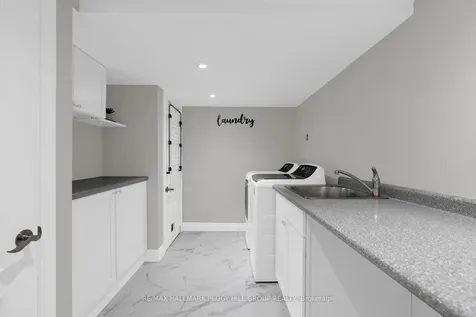87 Cityview Circle Barrie ON L4N 7V1