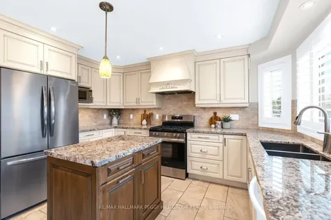 87 Cityview Circle Barrie ON L4N 7V1