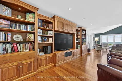 1036 River Road E Wasaga Beach ON L9Z 2P7