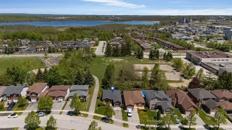 35 Golden Eagle Way Barrie ON L4M 6P6