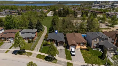 35 Golden Eagle Way Barrie ON L4M 6P6