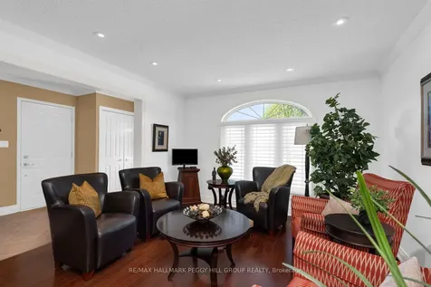 35 Golden Eagle Way Barrie ON L4M 6P6