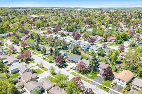 12 Oren Boulevard Barrie ON L4N 4M1