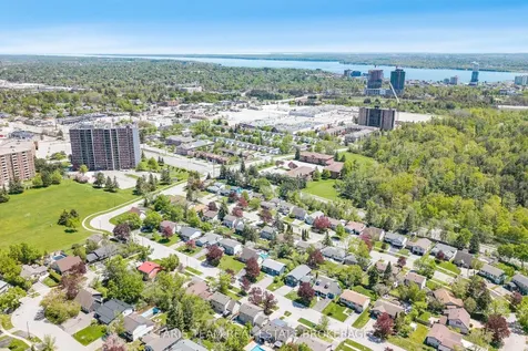 12 Oren Boulevard Barrie ON L4N 4M1