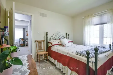 32 Graham Street Springwater ON L0L 1P0