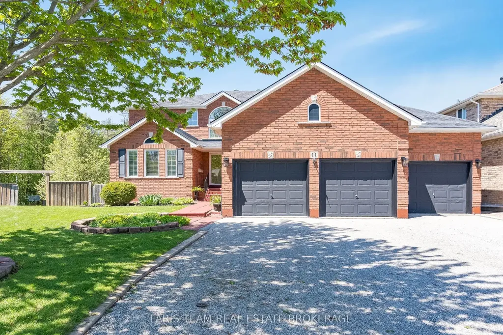 11 Berry Court Barrie ON L4N 0J6