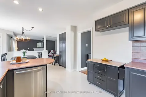 11 Berry Court Barrie ON L4N 0J6