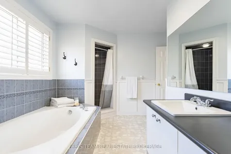 11 Berry Court Barrie ON L4N 0J6