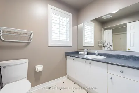 11 Berry Court Barrie ON L4N 0J6