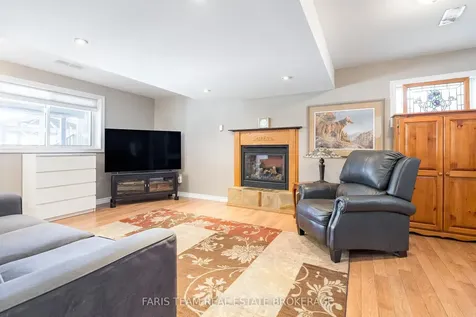 11 Berry Court Barrie ON L4N 0J6