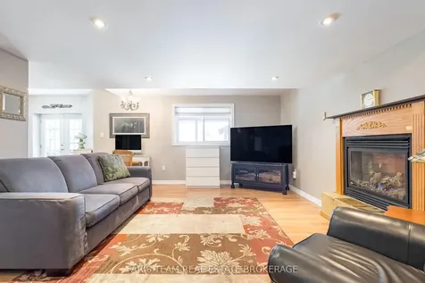 11 Berry Court Barrie ON L4N 0J6