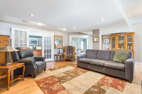 11 Berry Court Barrie ON L4N 0J6