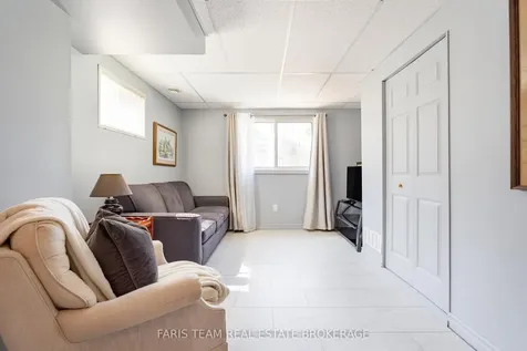 11 Berry Court Barrie ON L4N 0J6