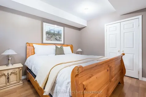 11 Berry Court Barrie ON L4N 0J6